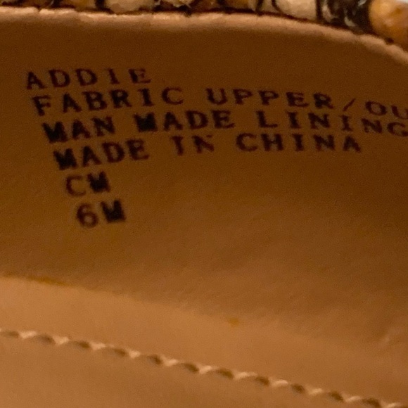 CHARLES DAVID Natural Snakeskin Print Fabric Upper Heels Size 6 Medium NEW - Picture 6 of 7